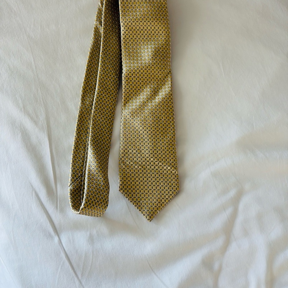 Elegant Gold Patterned Men's Tie